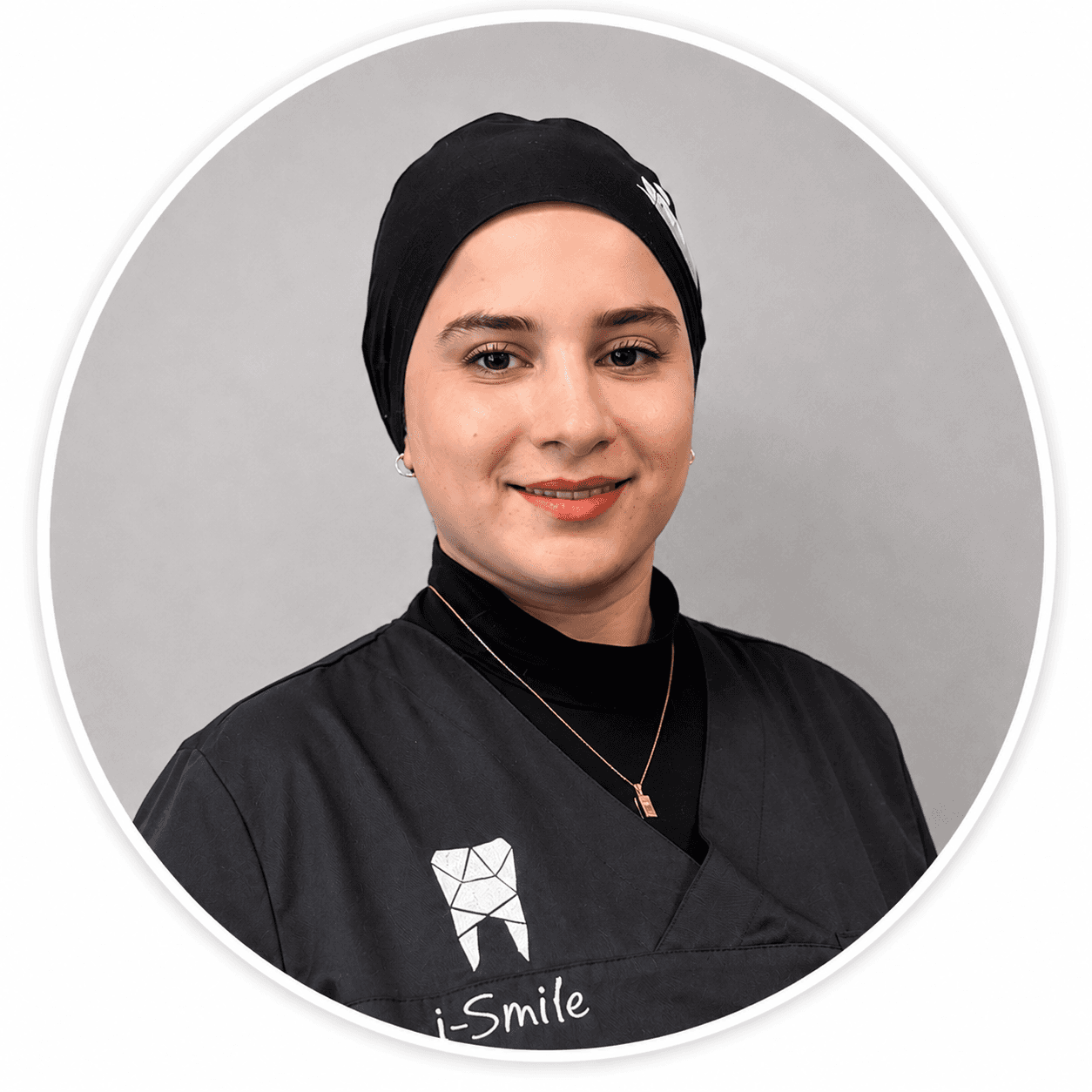Elif Aras, Praktijkmanager